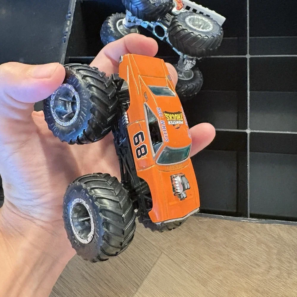 Hot Wheels Monster Jam Truck 3D Grave Digger Storage Carry Case W/ 4 Vehicles